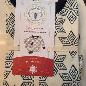 Burts bees 🐝 baby pjs